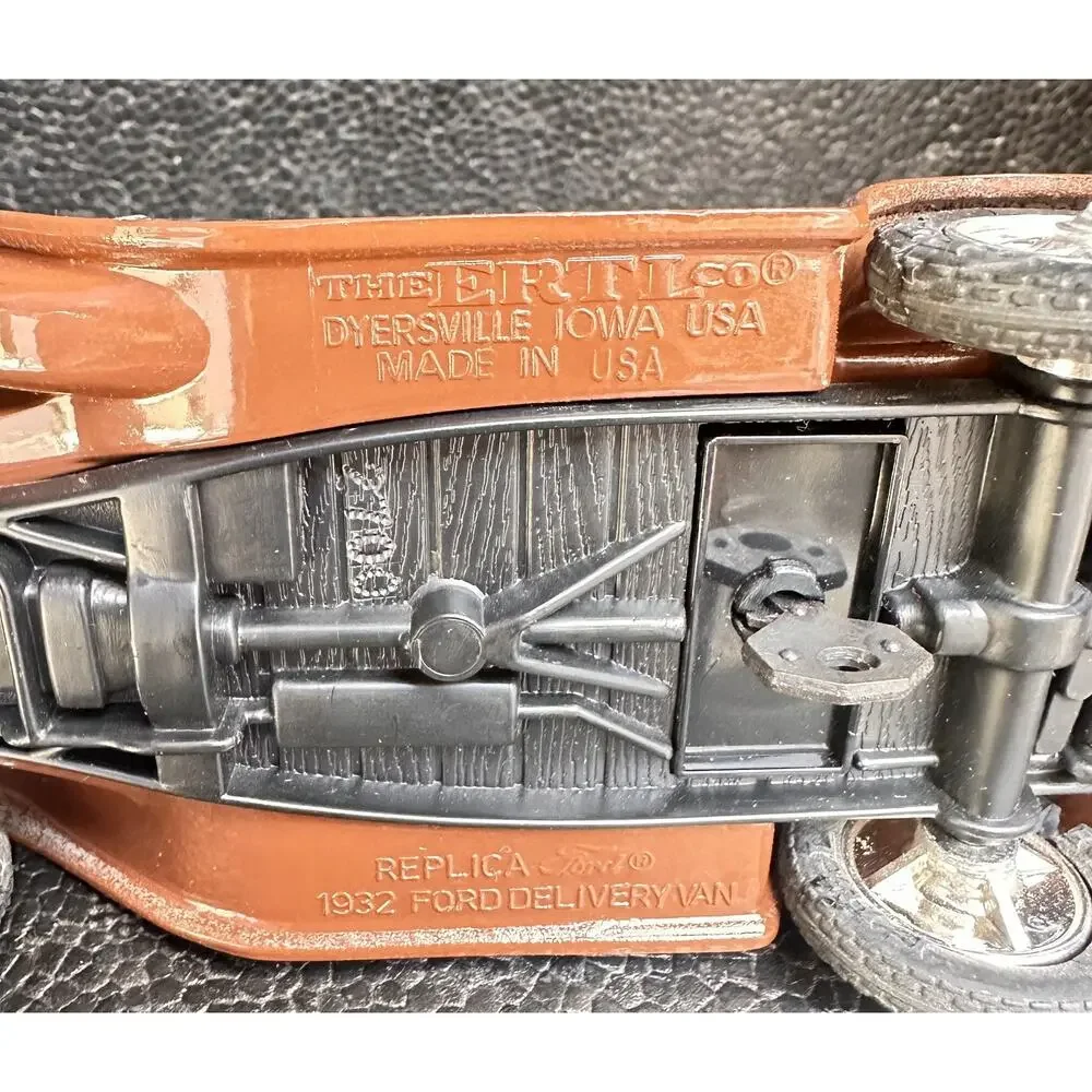 A7 ERTL 1932 Ford Panel Truck Bank Trustworthy Hardware 1:25 Diecast Coin Bank
